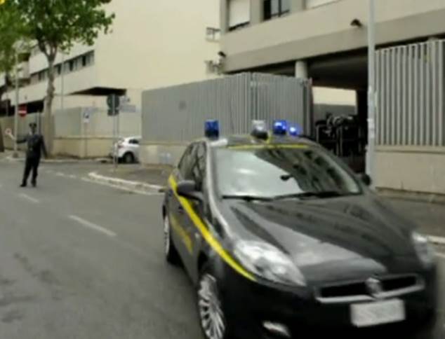 Guardia2Bdi2BFinanza2Bcontraffazione2Bvini2Bal2Bsupermercato2Bvino2Boltrep25C325B22Bpavese