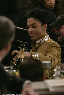 La pop star Prince consumava vino in modeste quantita come previsto dalla sua fede