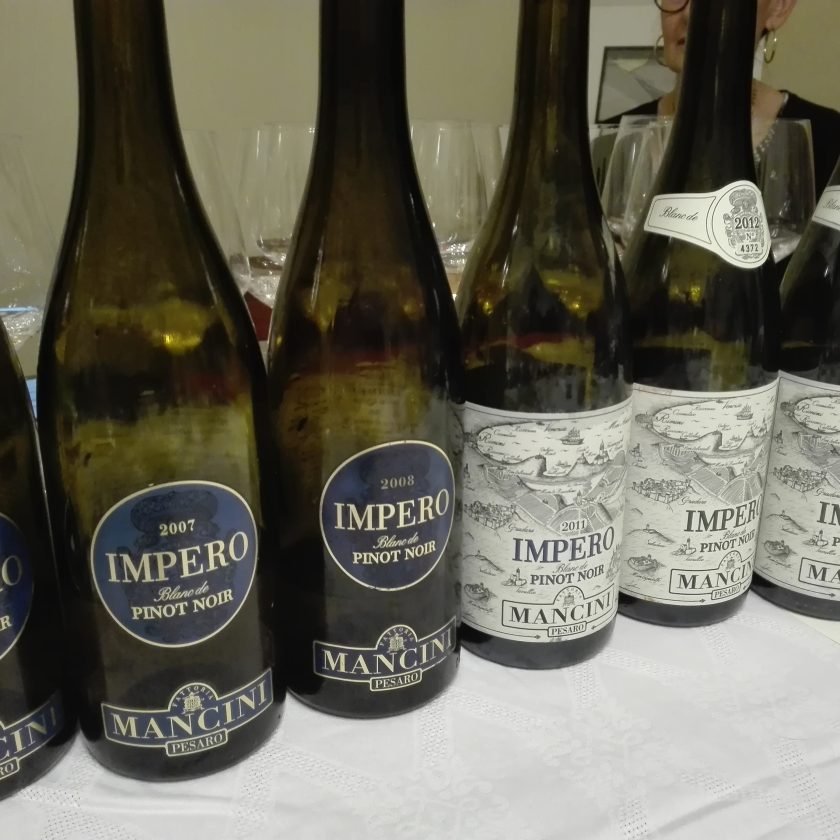 LImpero Blanc de Pinot Noir di Fattoria Mancini Marche Pesaro fa incazzare Oltrepo Pavese scaled