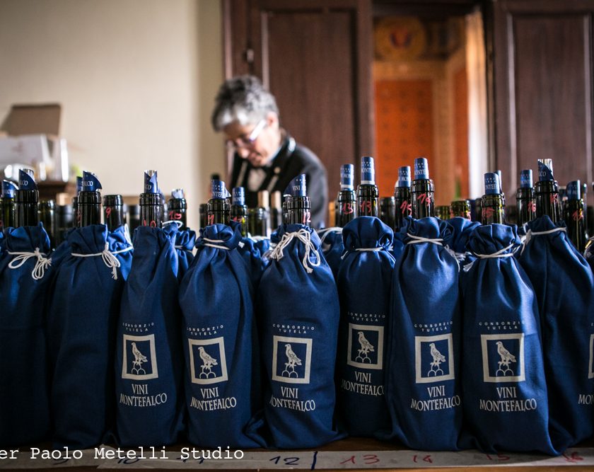 Anteprima Sagrantino 2013 31 cantine per i 25 anni della Docg sala degustazione