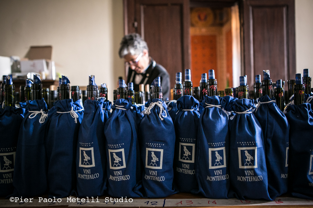 Anteprima Sagrantino 2013 31 cantine per i 25 anni della Docg sala degustazione