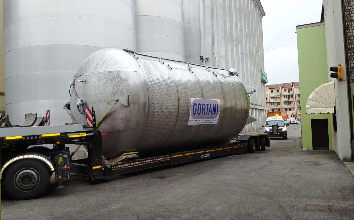 arrivo autoclave in cantina Casarsa 1