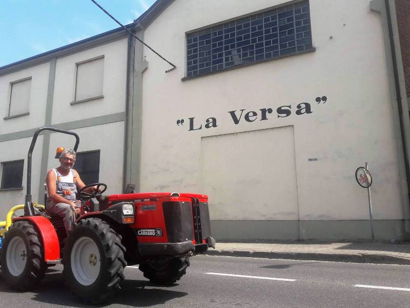 cantina la versa trattore vendemmia lombardia