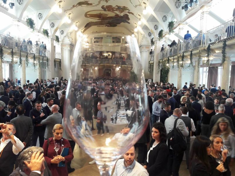 Merano Wine Festival produttore vende vino 1