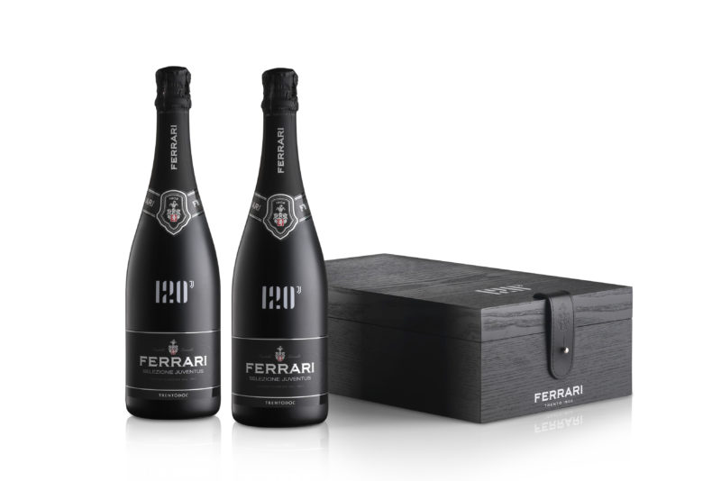 juve festeggiamenti campione italia scudetto ferrari brindisi spumante cassetta 1