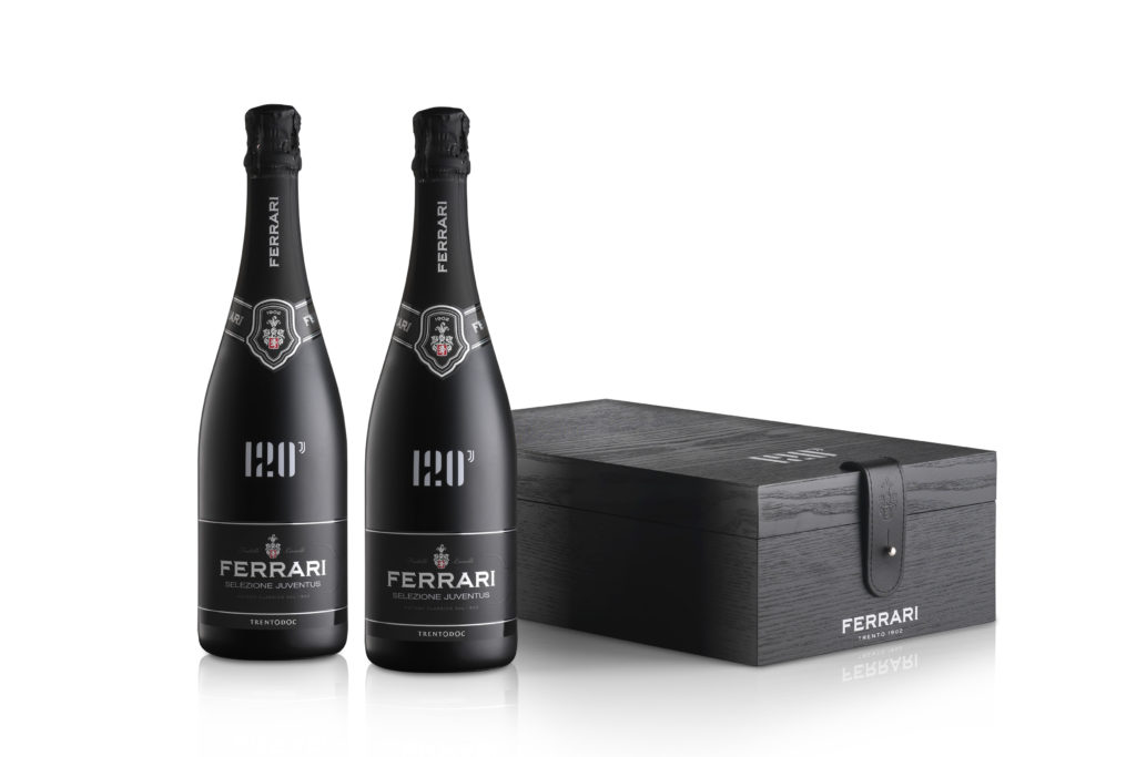 juve festeggiamenti campione italia scudetto ferrari brindisi spumante cassetta 1024x683 2