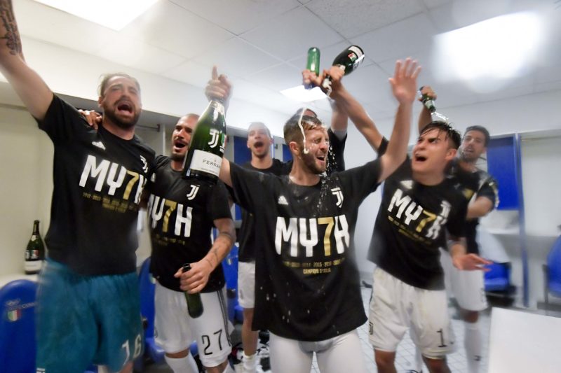 juve festeggiamenti campione italia scudetto ferrari brindisi spumante