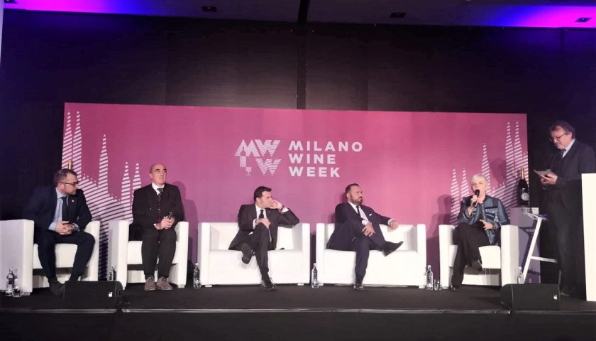 milano wine week 2019 dusseldorf Centinaio al Prowein Italia armata Brancaleone. Serve unagenzia per la promozione delle imprese 1