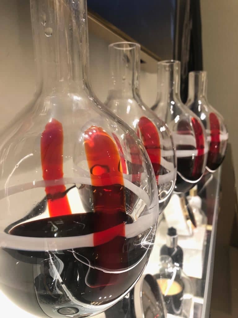 Milano Design Week il Merlot f di Gualdo del Re in vetro di Murano in 2 mila pezzi 6