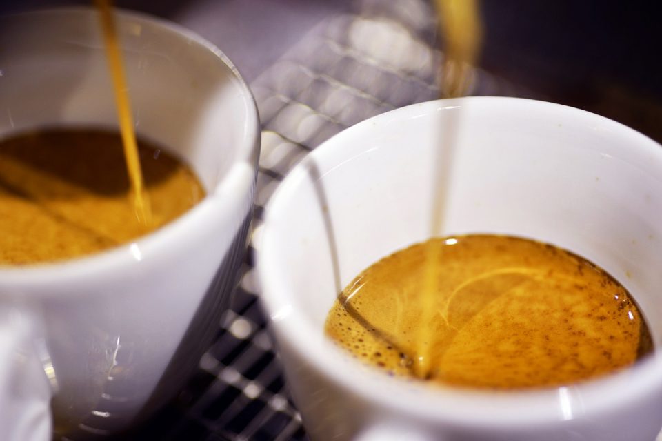 Caffè freddo Quattro ricette Dal 12 agosto 2026 nuove regole per capsule e cialde di caffè: saranno considerate imballaggidellIstituto Nazionale Espresso Italiano 3