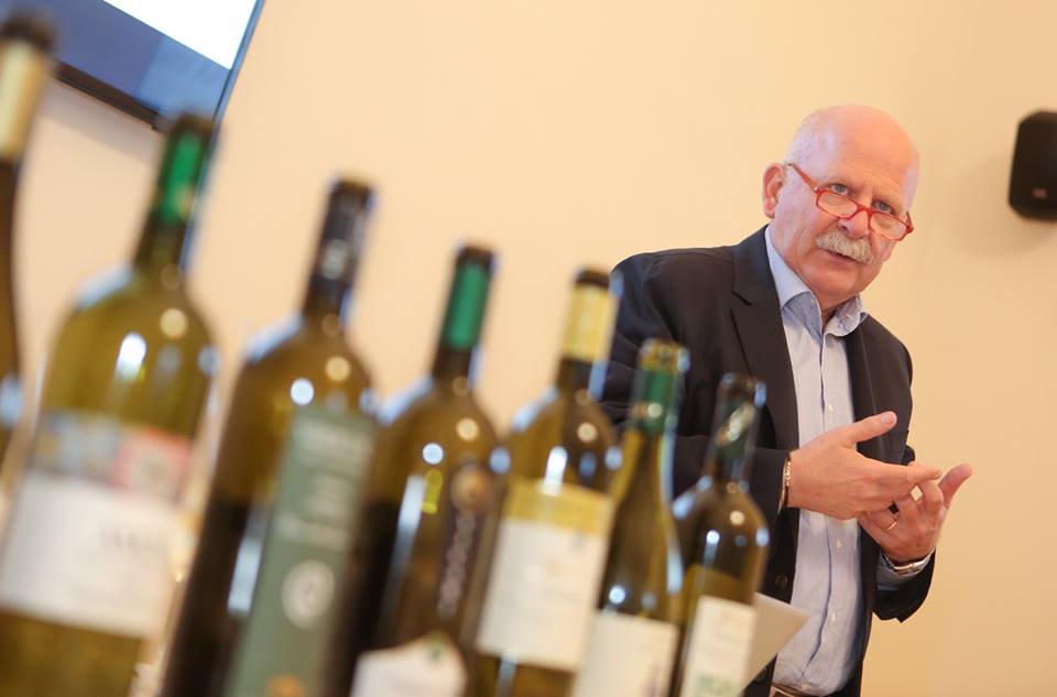 Dalle Marche la proposta anti contraffazione: «Fascette di Stato su tutti i vini»