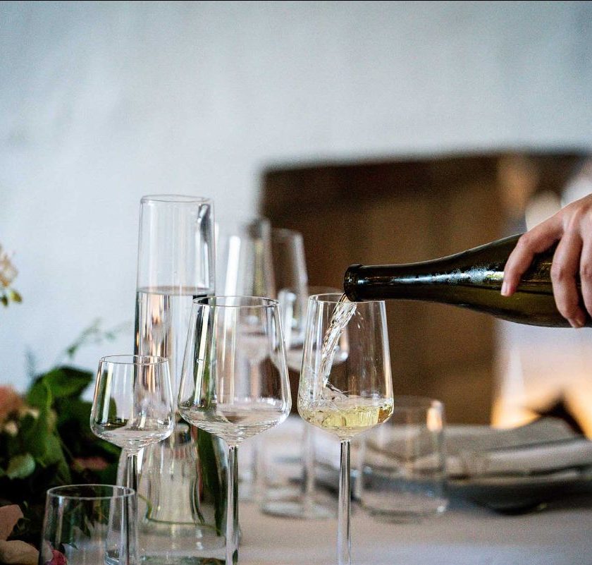 Covid 19 in Ungheria i viticoltori donano 12 mila bottiglie vino a medici e infermieri