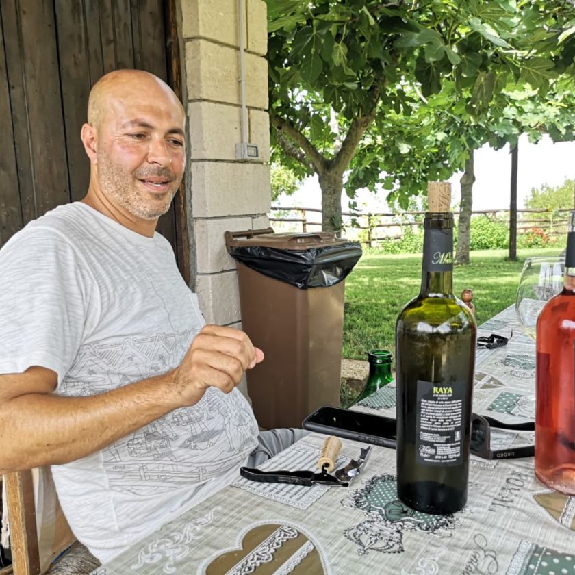 Calabria intimidazioni al vignaiolo Cosmo Rombolà incendiato ingresso di Cantina Masicei