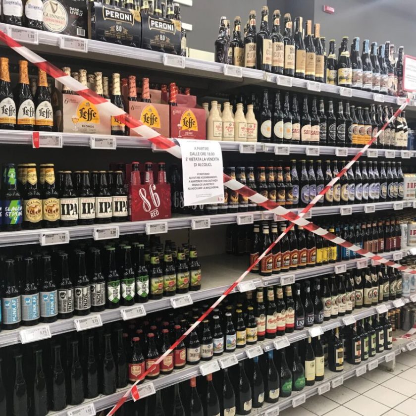 Covid-19 Lombardia, corsie del vino chiuse dalle 18 al supermercato: cantine in rivolta