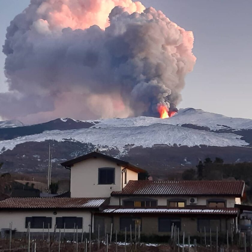 Nunzio Puglisi e il suo Etna in eruzione A Muntagna fa paura pure quando dorme 9