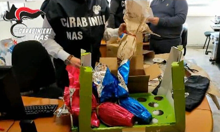 Il business della finte uova di Pasqua artigianali comprate al discount nas contraffazione pescara