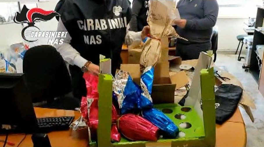 Il business della finte uova di Pasqua artigianali comprate al discount nas contraffazione pescara