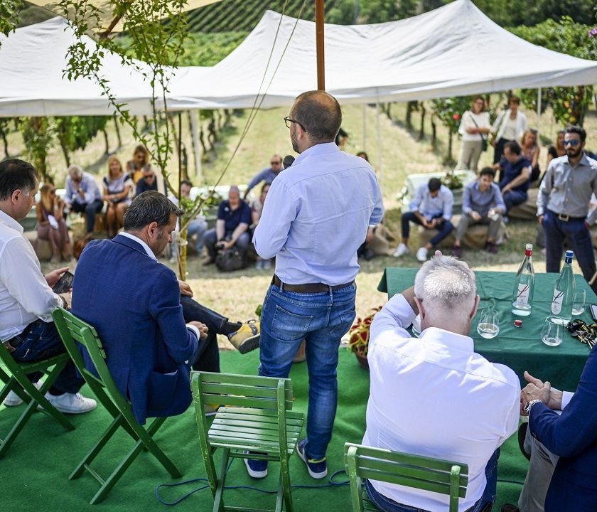 Valore delle uve mediatori e speculazioni Valpolicella e Oltrepo pavese cosi lontani cosi vicini