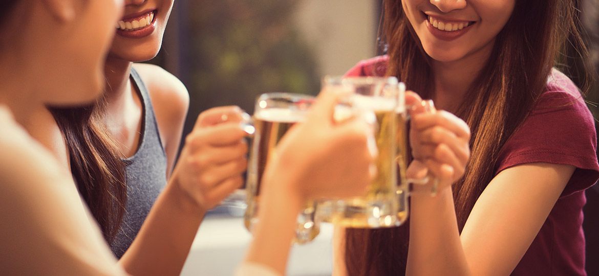 Donne e birra: sempre più italiane innamorate della bionda