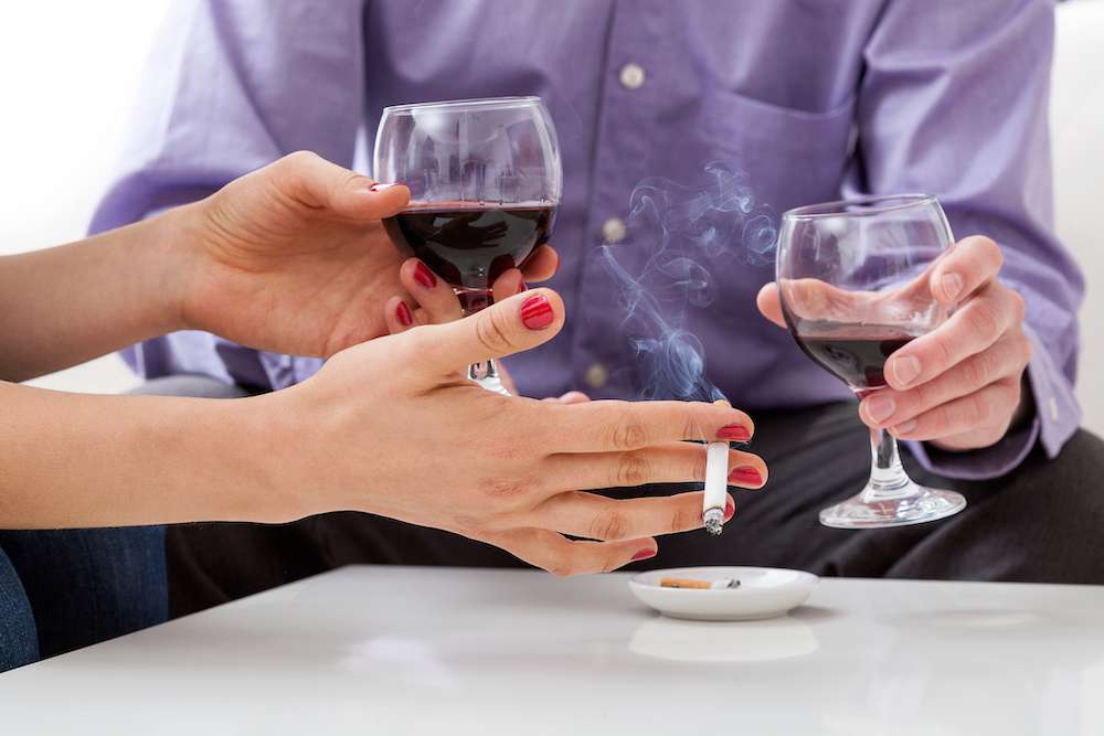Lotta al cancro, Beca: approvata tra le polemiche la relazione che equipara il vino alle sigarette