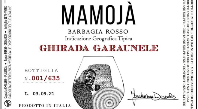 Bottiglia istituzionale Associazione Mamoja prima etichetta firmata da Leonardo Terenzoni 3 e1642237555138