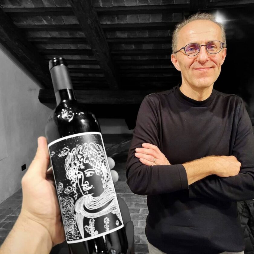 Capo di Stato Loredan Gasparini in verticale il Montello guarda Bordeaux