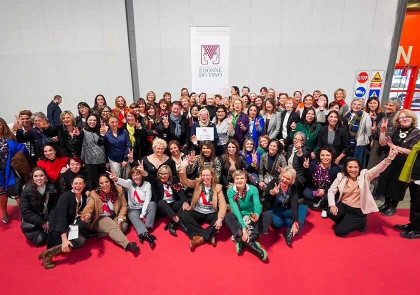 Firmato il Patto mondiale tra Donne del Vino Donne del Vino del Mondo 2° Forum internazionale Simei Milano 2022