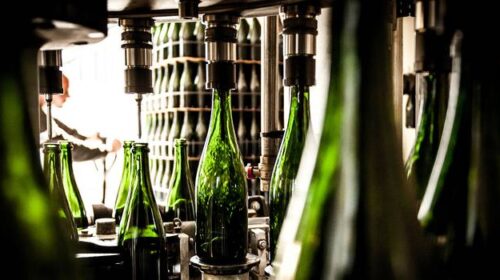 Champagne, 326 milioni di bottiglie nel 2022 calano consumi in Francia, cresce export