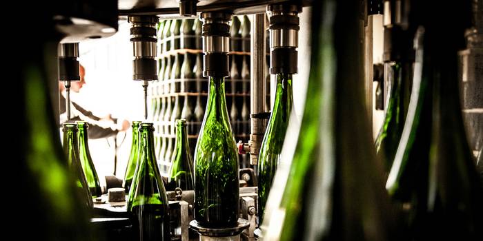 Champagne, 326 milioni di bottiglie nel 2022 calano consumi in Francia, cresce export
