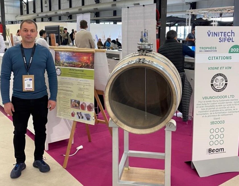 Produrre vino senza additivi e solfiti la rivoluzione delle botti Vbung enologo inventore Vitalie Popa