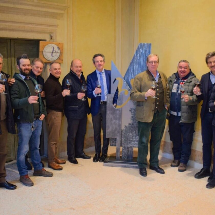 Valpolicella sede del Consorzio intitolata a Giuseppe Bepi Quintarelli statua