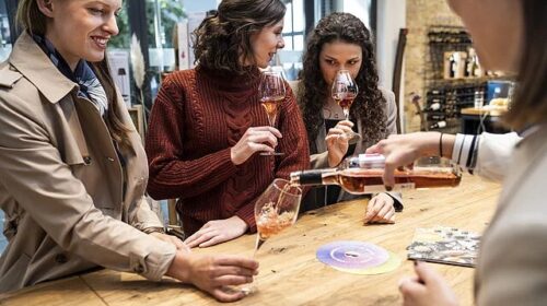 Crescono consumatori vino e alcolici italia, ma si beve meno la fotografia Istat