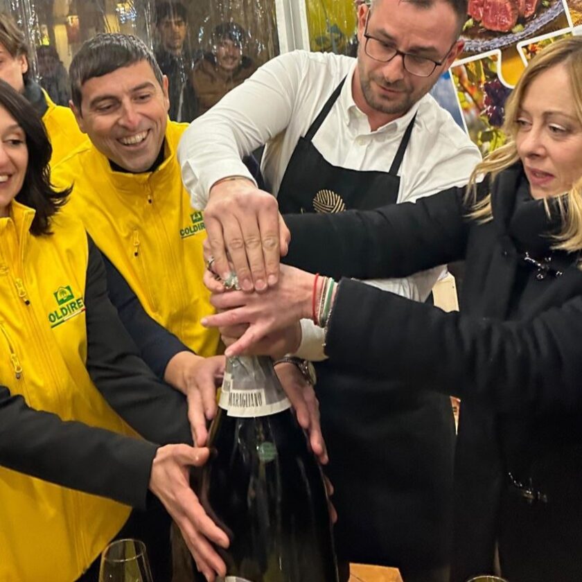 Meloni ad Asti 800 milioni al Piemonte e brindisi con lAlta Langa