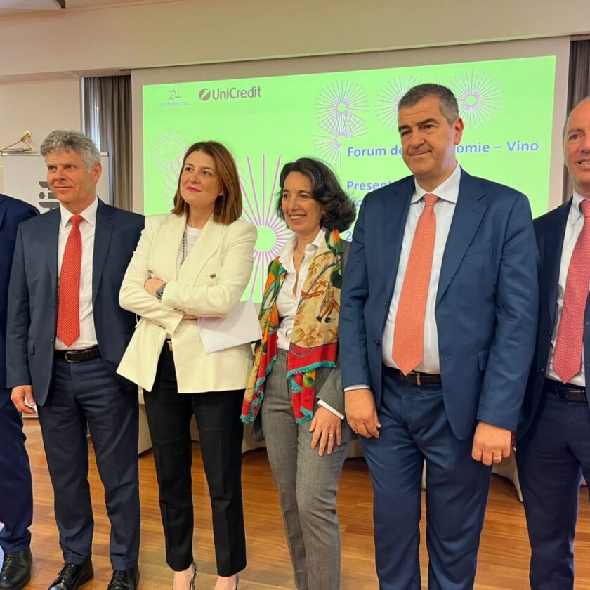 Sicilia en Primeur 2024 doppio anniversario per levento Assovini a Cefalu unicredit vigneto siciliano