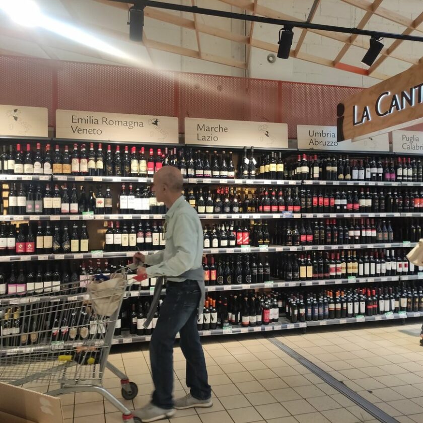 vini in promozione al supermercato fino a meta luglio dai bianchi ai rossi da grigliata
