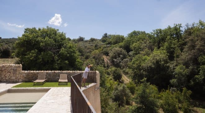 Casa Pietra esterno Chaza ospitalità secondo Arianna Occhipinti nei Monti Iblei