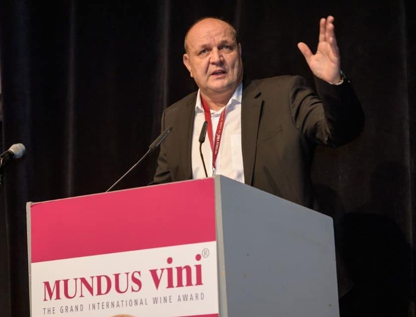 Mundus Vini Christoph Meininger Vino sotto attacco dei media tedeschi Duro sfogo dell'editore e fondatore del noto concorso enologico, nel discorso introduttivo della Summer Edition 2025