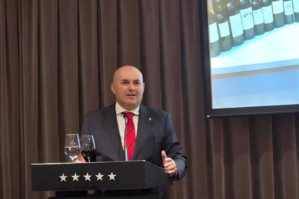 L'Associazione dei Sommelier Albanesi compie 20 anni: intervista al presidente dell'Organizata Shqiptare e Sommelierisë, Dashamir Elezi