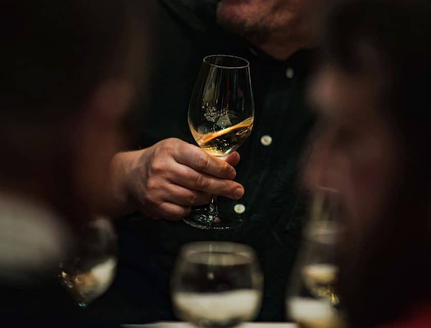 Vino dealcolizzato, vino parzialmente dealcolizzato, vino a contenuto alcolico ridotto chiarimenti ue ceev etichettatura denominazioni etichetta vini dealcolati