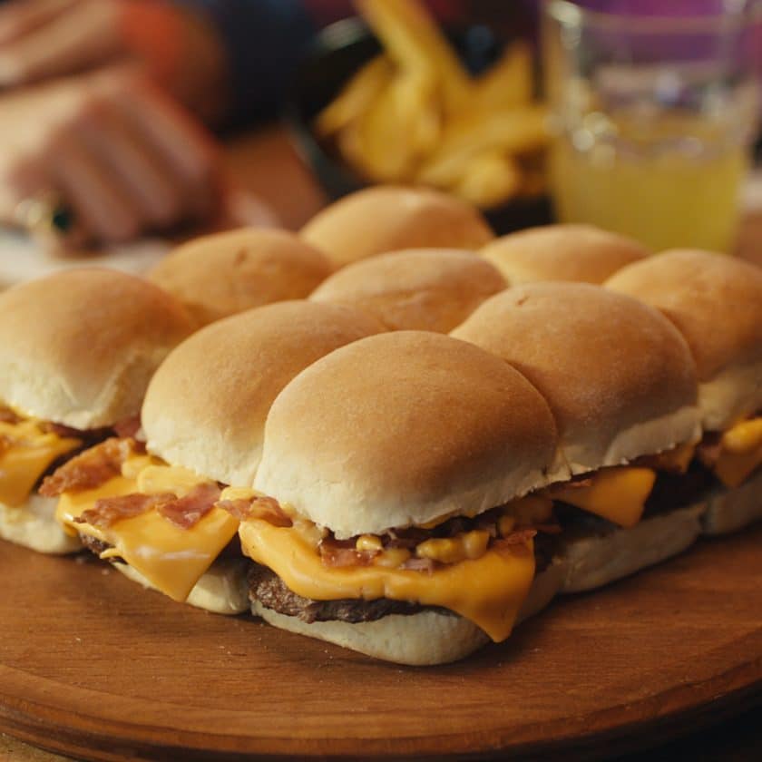 Giornata mondiale dell’hamburger: come preparare lo smash burger secondo lo chef Sergio Ferrarini