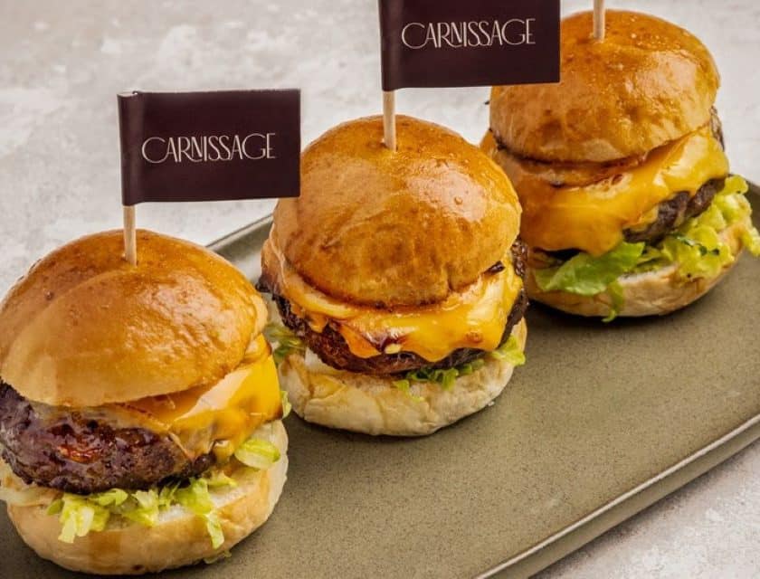 Hamburger Day, Carnissage lancia il mini burger di Wagyu e apre in Costa Smeralda
