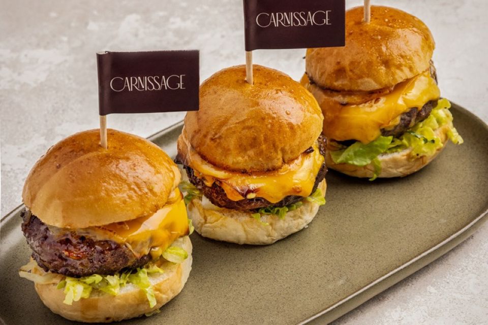 Hamburger Day, Carnissage lancia il mini burger di Wagyu e apre in Costa Smeralda