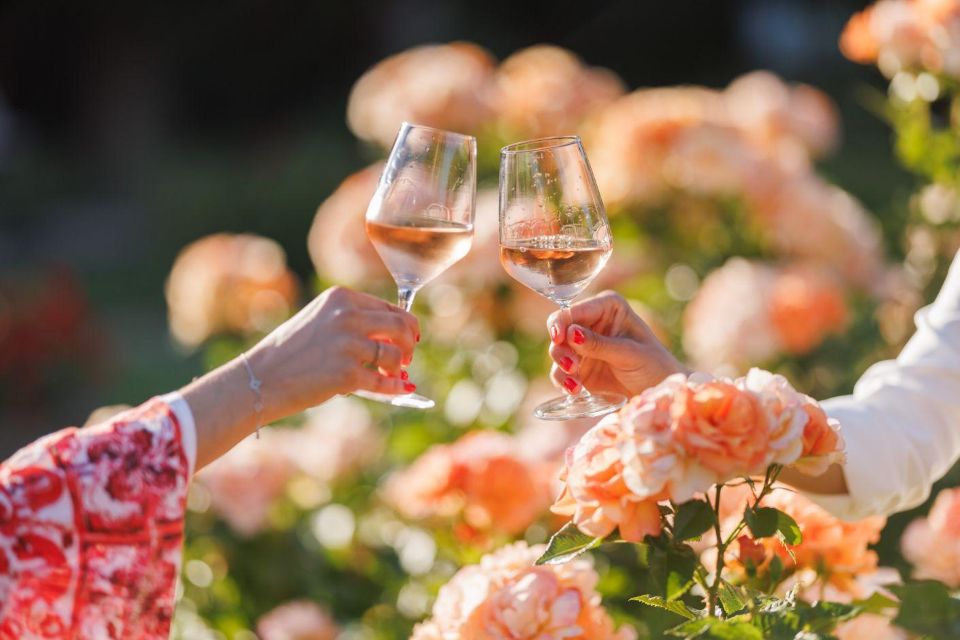 Portorose celebra il rosé tra giardini fioriti e grandi firme del vino