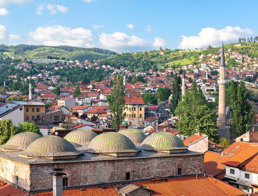 Sarajevo tra cultura, festival e natura la capitale bosniaca punta sul city break estivo