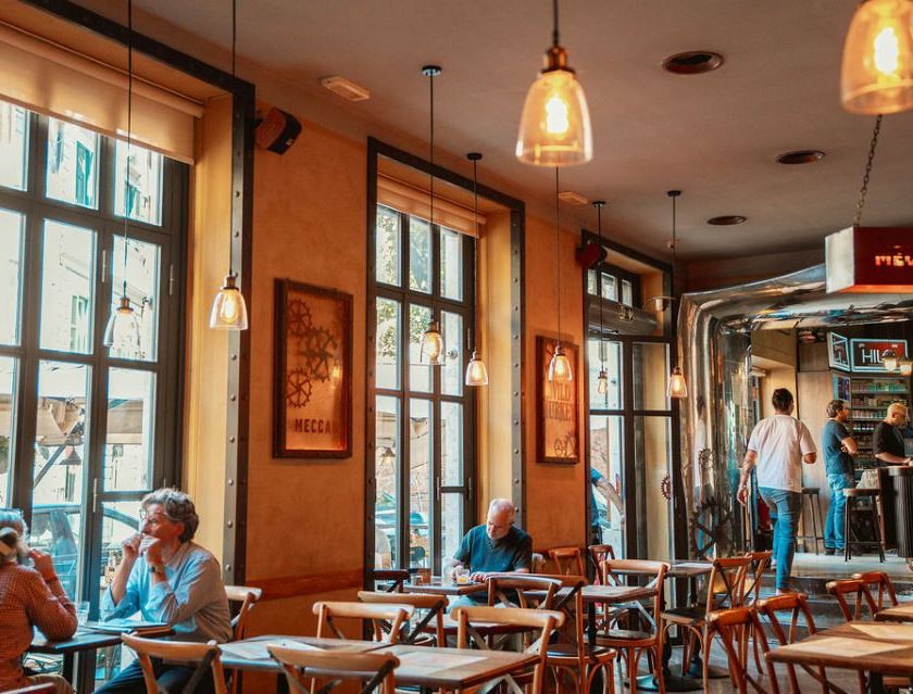 HEINEKEN Italia porta “Praise the Bar” a Roma Trastevere protagonista della miniserie dedicata ai bar