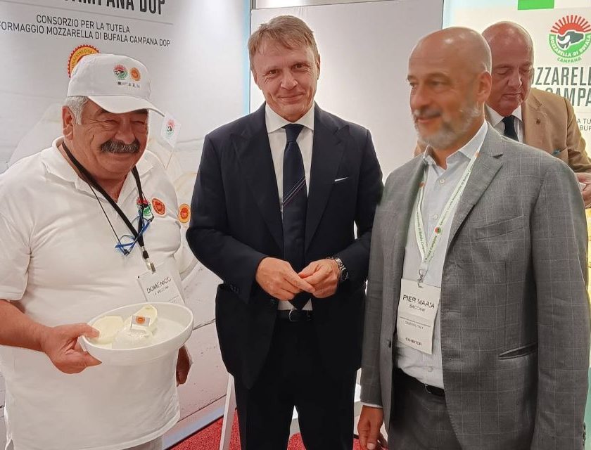 Mozzarella di Bufala Campana Dop protagonista al Summer Fancy Food di New York tra filatura dal vivo e promozione negli Usa