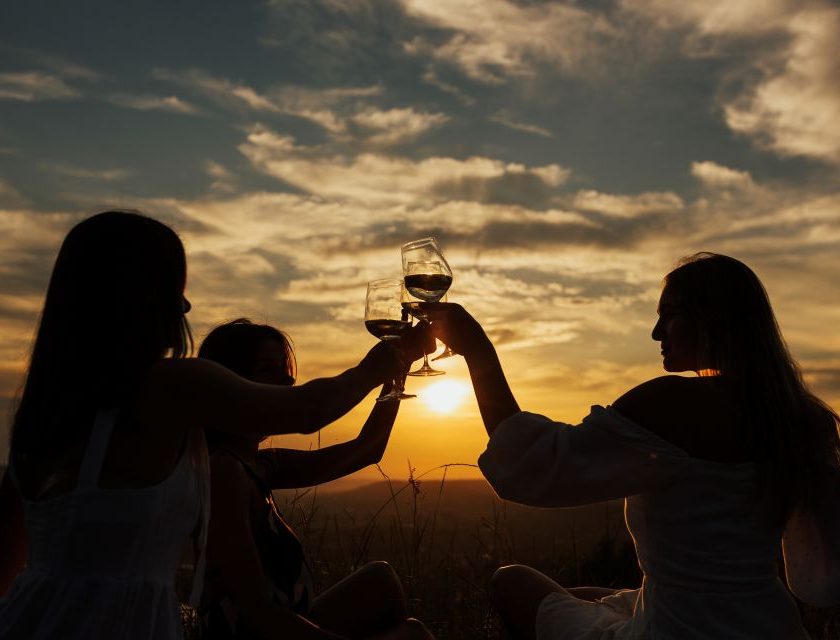 Calici di Stelle 2026, dal 24 luglio al 16 agosto degustazioni ed eventi nelle cantine del Movimento Turismo del Vino