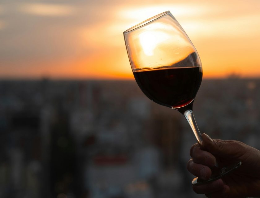 Export vini Dop europei in calo nel primo quadrimestre 2026 Italia, -6,2%. Spumanti e vini bianchi limitano perdite. Ancora giù i vini rossi