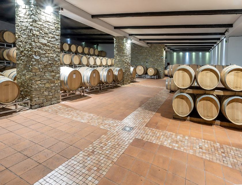 Maxi furto di Barolo nelle Langhe rubate 3 mila bottiglie a Monforte d’Alba