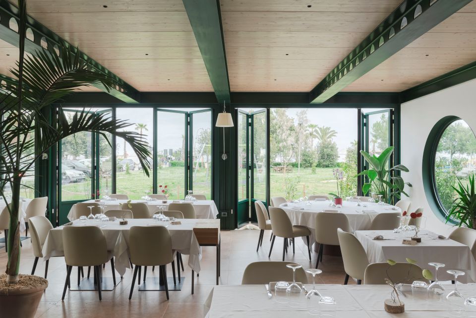 Taverna 41, dieci anni e una nuova sala sul lungomare di Civitanova Marche